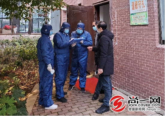 图为工作中的“蓝精灵”.jpg